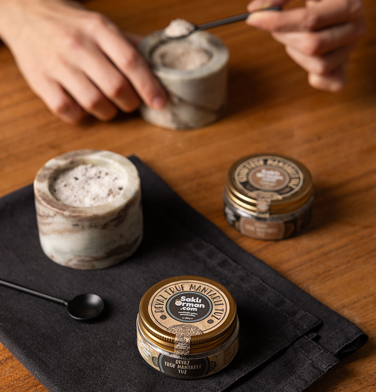 Siyah ve Beyaz Trüf Mantarlı Tuz Seti